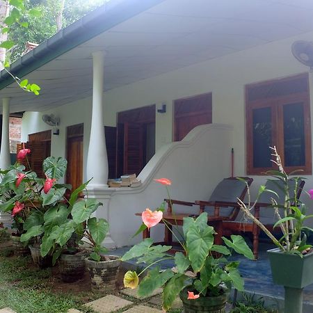 Sansala Guesthouse & Restaurant 탕갈레 외부 사진